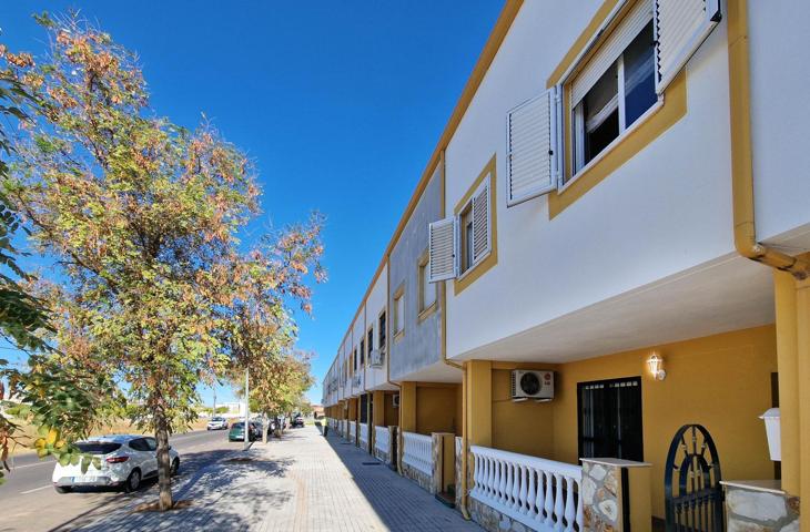 ADOSADO UNIFAMILIAR DE 3 HABITACIONES, 2 BAÑOS, BUHARDILLA, GARAJE Y TRASTERO ZONA RONDA SUR photo 0