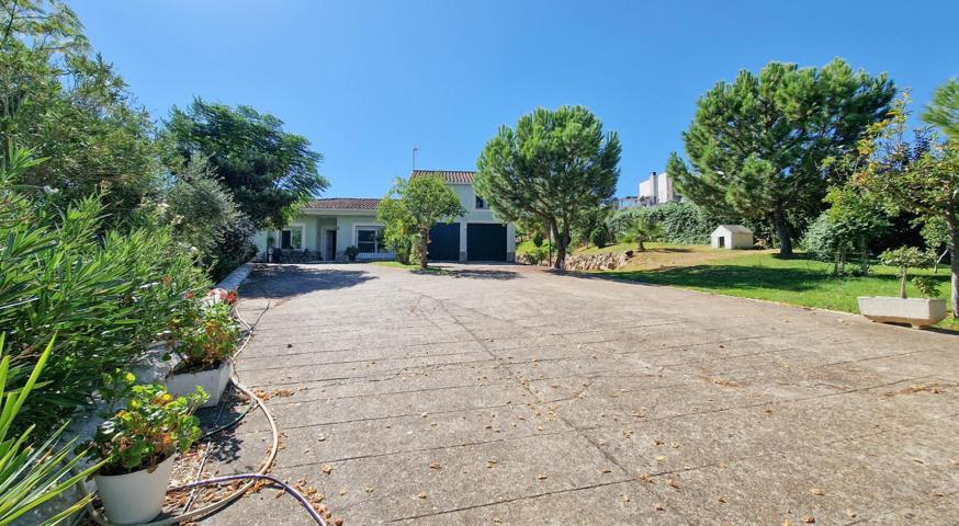 CHALET-CASA EN VENTA EN LA ATALAYA CON 5 HABITACIONES, JARDÍN Y NAVE EN BADAJOZ photo 0