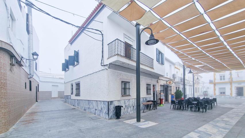 CASA EN CHELES CON 6 HABITACIONES, TERRAZA Y BUHARDILLA. photo 0