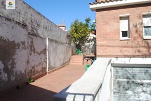 Casa exterior en Cerdanyola, 5 habitaciones, con terraza, patio, balcón photo 0