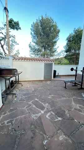 Casa a 4 vientos en venta en zona Guiera Cerdanyola del Vallès dos plantas photo 0