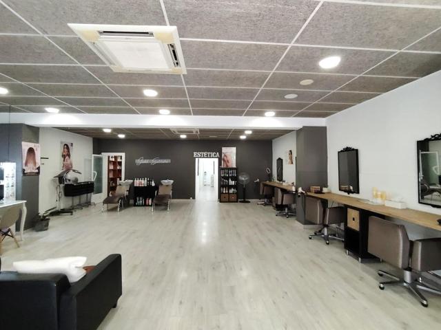 SALÓN ESTÉTICO EN TRASPASO photo 0