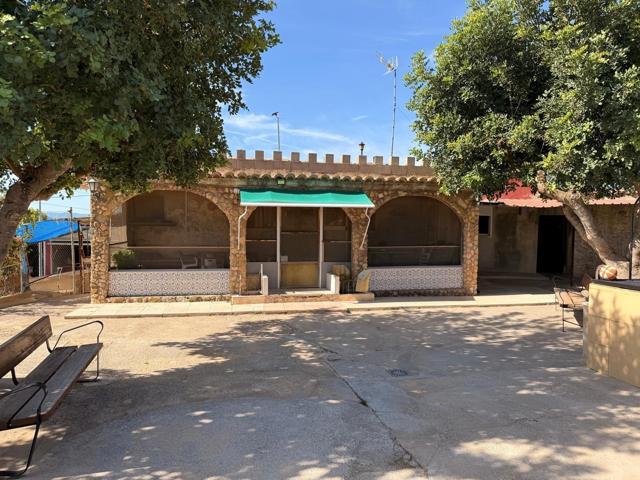 🌿 Chalet rústico con vivienda completa, patio, porche y vehículos agricolas incluidos 🏡🚜 Pozo de agua propio. photo 0