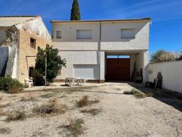 Venta Edificio con 615m2 de parcela, local comercial y nave photo 0