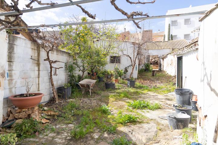 CASA CON GRAN PATIO EN ALAMEDA photo 0