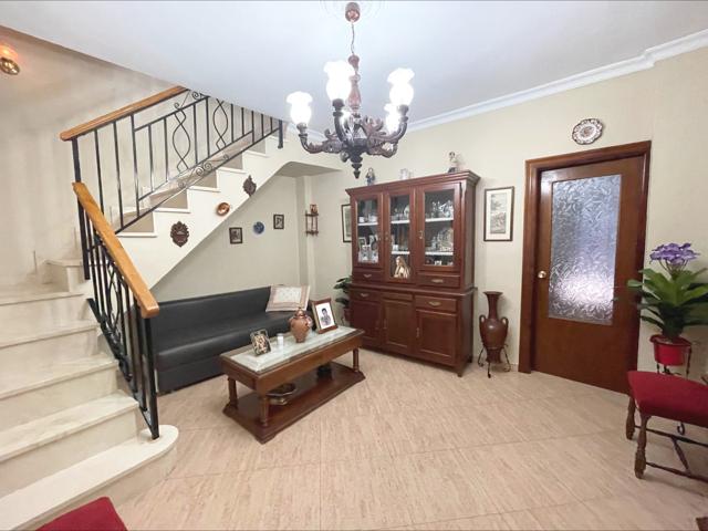 ENCANTADORA CASA DE PUEBLO EN ALAMEDA photo 0