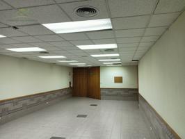 Local En venta en Vilafranca Del Penedès photo 0