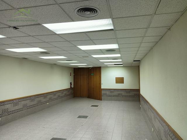 Local En venta en Vilafranca Del Penedès photo 0