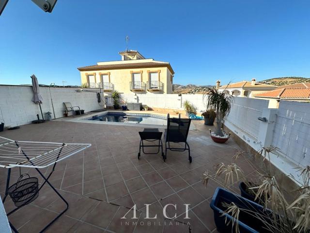 Villa En venta en Alcaucín photo 0