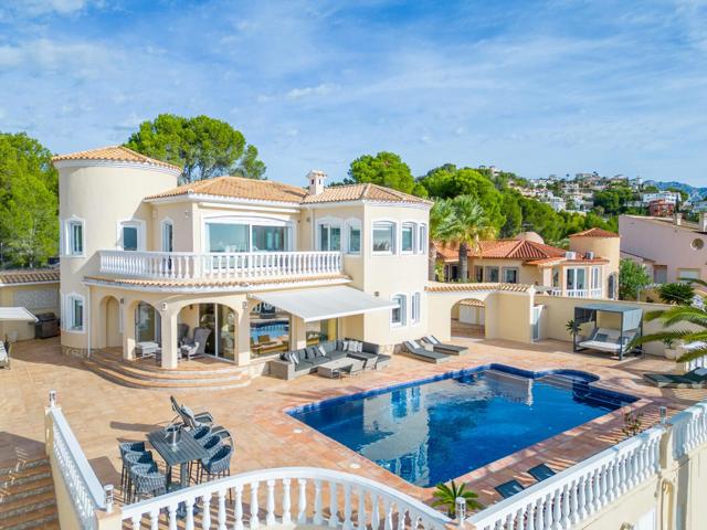 Elegante villa mediterránea con vistas panorámicas al mar photo 0