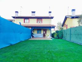 PAREADO CON 500M² DE PARCELA. photo 0