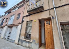 ¡OPORTUNIDAD! Encantadora Casa de Estilo Inglés en el Casco Antiguo de Castellar del Vallès photo 0