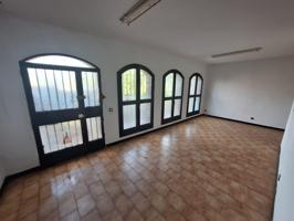 CASA CON GARAJE Y 4 HABITACIONES photo 0