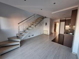 Dúplex con terraza semi nuevo photo 0