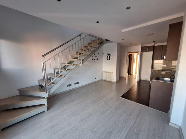 Dúplex con terraza semi nuevo photo 0