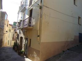 ¡Descubre esta encantadora casa en venta en Móra d'Ebre, Tarragona! photo 0