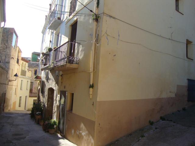 ¡Descubre esta encantadora casa en venta en Móra d'Ebre, Tarragona! photo 0