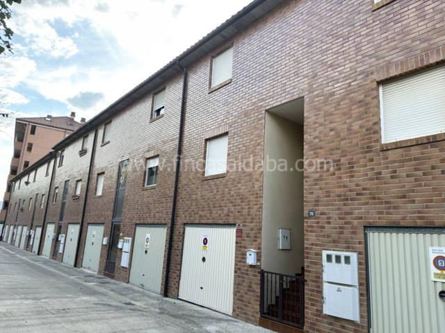 VENTA ADOSADO EN SABIÑANIGO photo 0