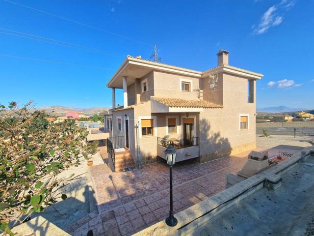 AMPLIO CHALET CON PARCELA URBANA DE 2100M2 photo 0