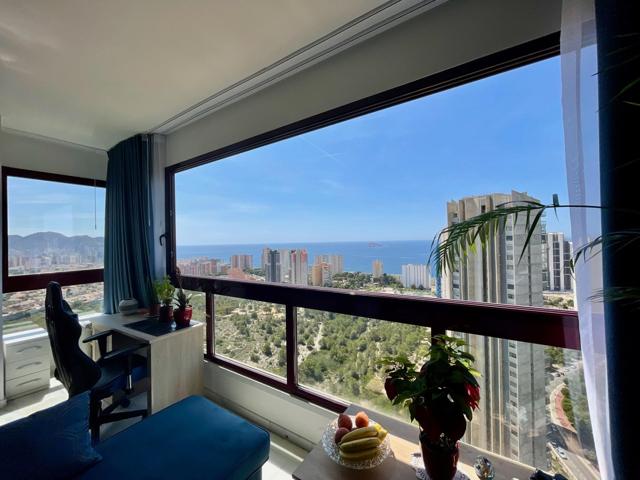 Fantástico piso en venta con vistas panorámicas a las playas de Benidorm photo 0