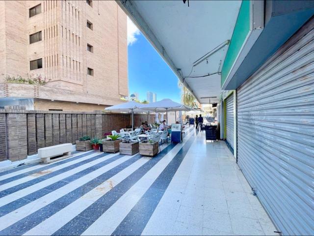 LOCAL COMERCIAL EN EDIFICIO A PRIMERA LÍNEA DE LA PLAYA LEVANTE EN BENIDORM photo 0