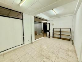 OPORTUNIDAD ÚNICA: LOCAL COMERCIAL EN EL CORAZÓN DE BENIDORM, A 100 METROS DE LA PLAYA photo 0