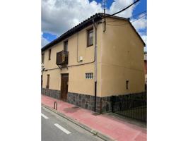 Casa esquinera en el centro del pueblo photo 0