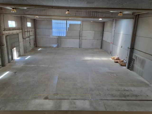 Nave comercial en venta en Zona de la Estación-Cruz Roja photo 0