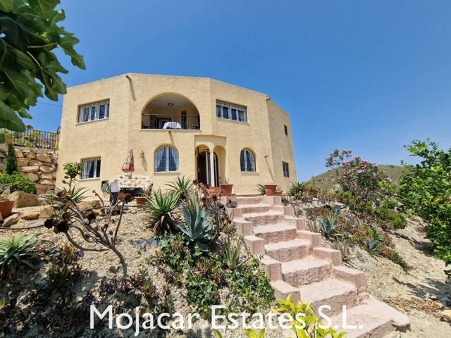 Encantadora villa con vistas al valle y dos apartamentos independientes en venta en Los Gallardos, Almería photo 0