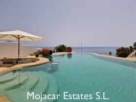 Impresionante refugio junto al mar con piscina infinita e impresionantes vistas al mar en venta en Mojácar Playa photo 0