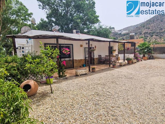 Villa independiente en venta en Mojácar con piscina privada, gran parcela de terreno y establos photo 0