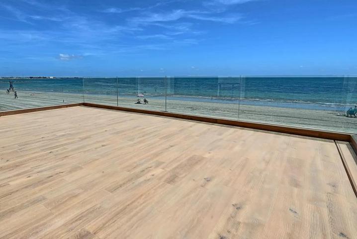 Espectacular chalet en primera línea de playa. photo 0