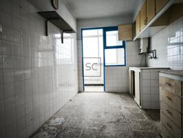 APARTAMENTO PARA REFORMAR EN CATABOIS - FERROL photo 0