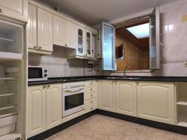 BAJO VIVIENDA CON TERRAZA CUBIERTA EN CATABOIS-FERROL photo 0