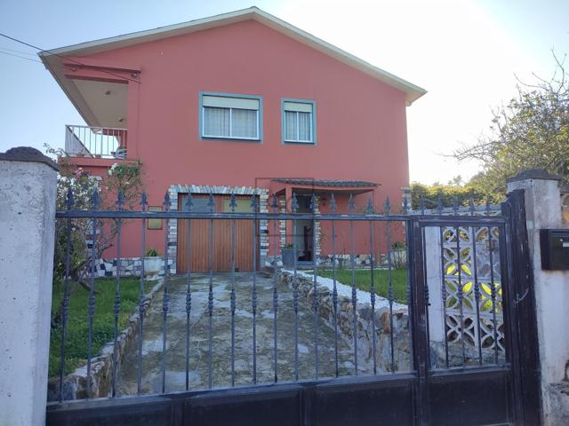 Voluminoso chalet en Ares photo 0