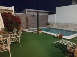 Chalet unifamiliar en venta en Valencina de la Concepción photo 0