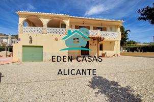 Casa unifamiliar de 317m2 con 6 Dormitorios 3 baños, Piscina y garaje en Torre Manzanas, Alicante photo 0