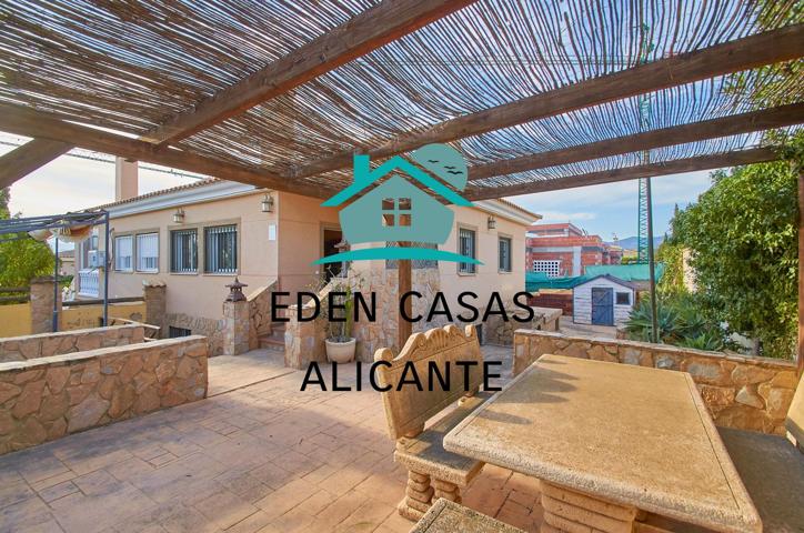 Chalet adosado con 4 dormitorios, 2 plantas con parcela privada en Valle Dorado photo 0