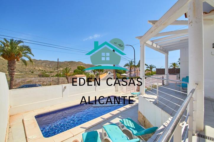 Casa en venta en El Campello, con 3 Dormitorios, 2 baños, garaje, trastero y piscina. photo 0