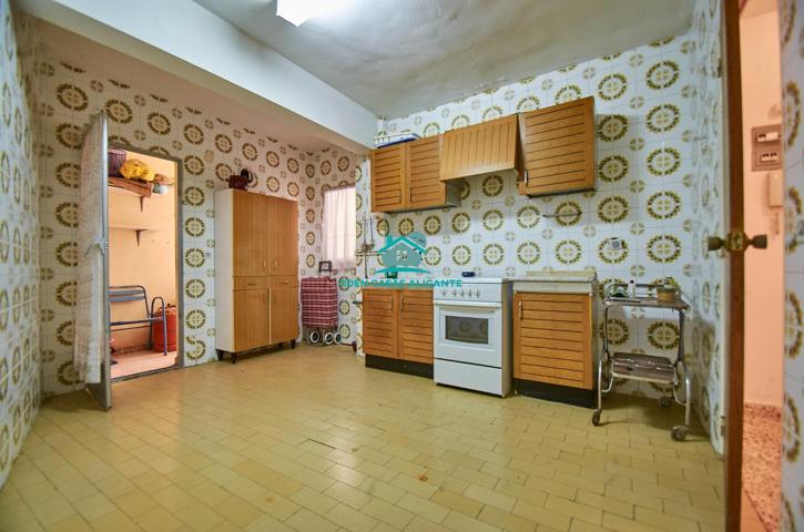 Apartamento de 3 dormitorios, 1 baño muy cerca de la playa en El Campello photo 0