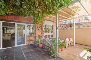 Casa Urb. adosada en El Campello, con 3 Dormitorios, 1 baño, 1 Aseo, piscina y 2 parking photo 0
