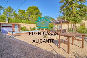 Chalet Independiente Con 4 Dormitorios y 2 Baños, piscina, jardín y trastero en Torremanzanas Alican photo 0