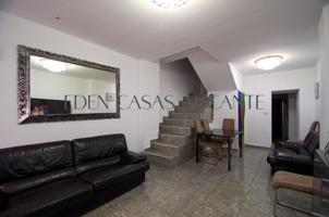 Casa de pueblo de tres plantas con terraza y seis dormitorios en Busot photo 0