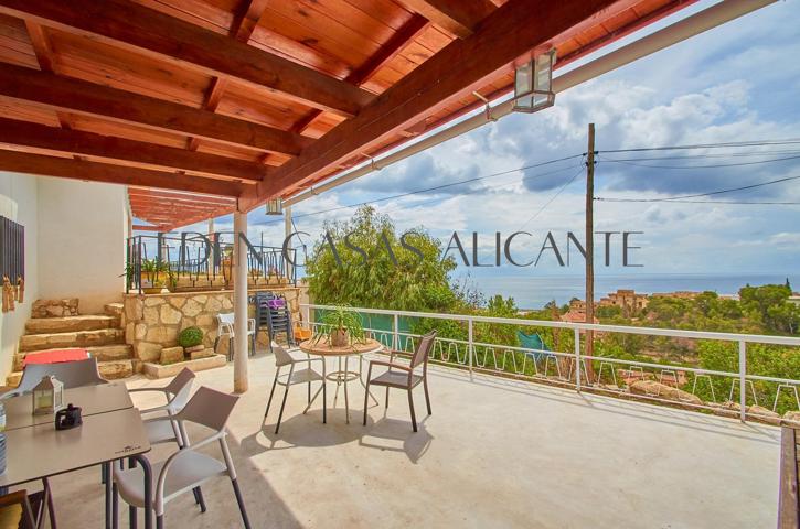 Chalet independiente de 3 dormitorios 1 baños con piscina con vistas al mar photo 0