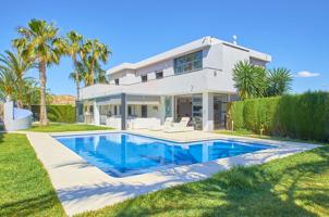 Moderno chalet independiente de 4 dormitorios en venta - Rio Park, Mutxamel | 384m². photo 0