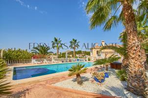 Elegante Chalet en Valle del Sol, Alicante - Oportunidad Única photo 0