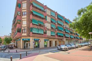 Apartamento de 3 dormitorios y 1 baño a solo 100 metros de la playa en El Campello, Alicante. photo 0