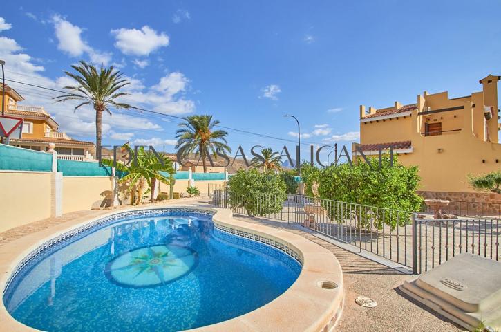 Villa independiente en El Campello de 200 m² 4 dormitorios, 3 baños, piscina, plaza de aparcamiento y trastero photo 0