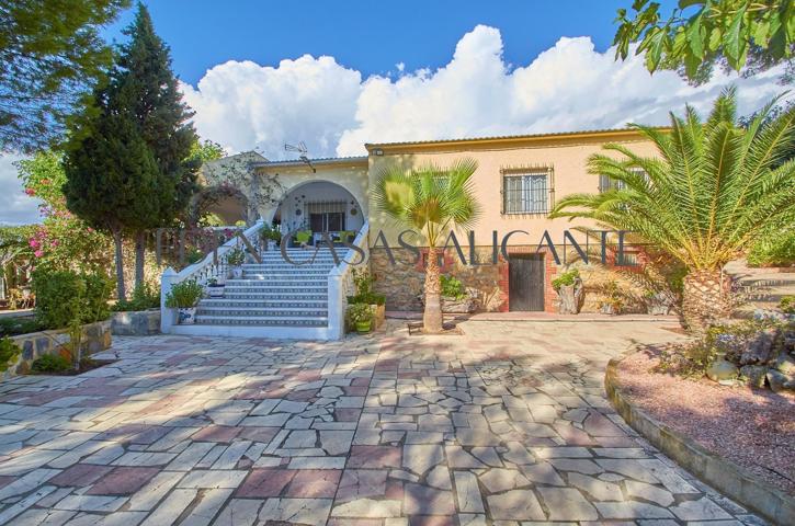 Vivienda independiente de 4 dormitorios, 2 baños y jardín privado photo 0