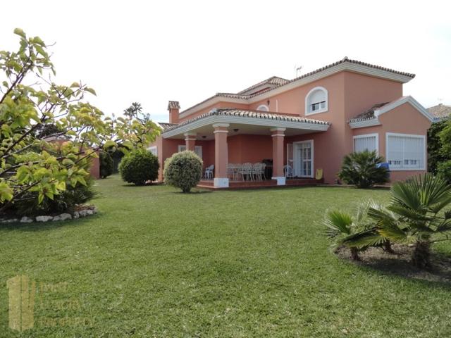 Villa En venta en Don Pedro, Estepona photo 0